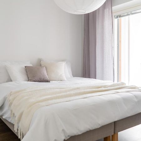 Iso Aurinkoinen Parveke Ja Hyvaet Yhteydet Apartment Helsinki Exterior foto